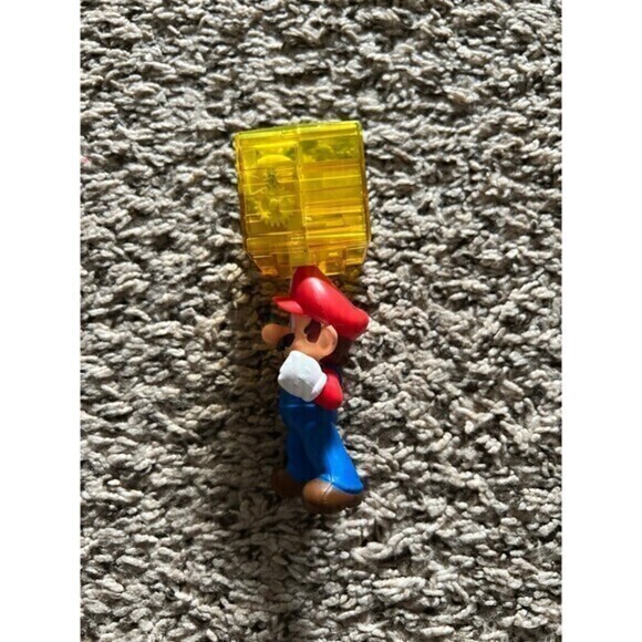 SUPER MARIO Nintendo McDonald's Figure holding 2018 - Picture 2 of 5